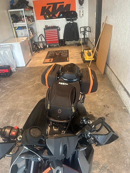 KTM 1290 Super Duke R 15 of 19