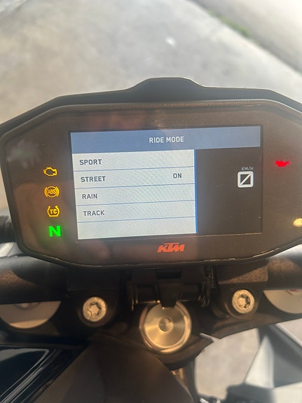 KTM 1290 Super Duke R 8 of 19