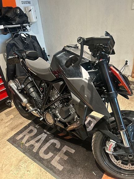KTM 1290 Super Duke R 17 of 19