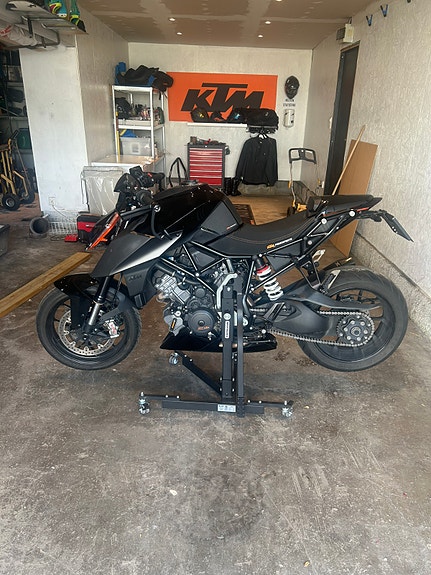 KTM 1290 Super Duke R 4 of 19