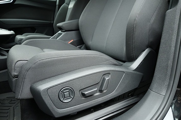 Audi e-tron 18 of 30