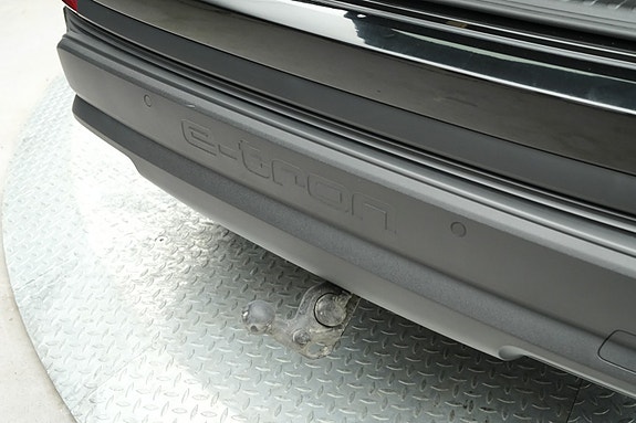 Audi e-tron 13 of 30