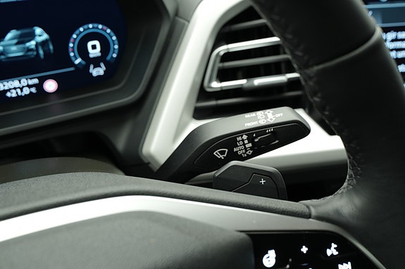 Audi e-tron 28 of 30
