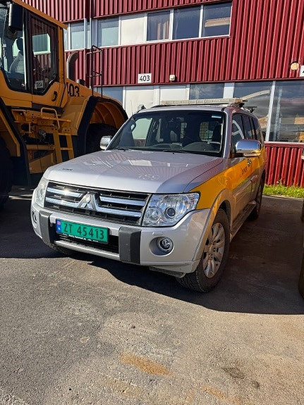 Mitsubishi Pajero 3 of 8