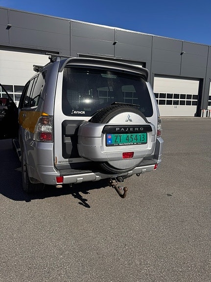 Mitsubishi Pajero 5 of 8