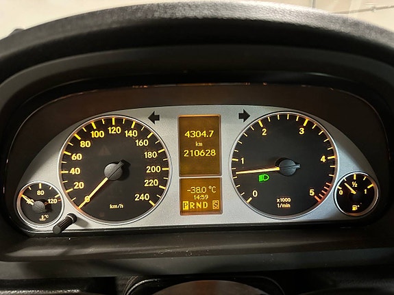 Mercedes-Benz 180 13 of 22