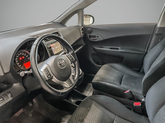 Toyota Verso-S 9 of 24