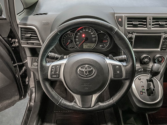 Toyota Verso-S 11 of 24