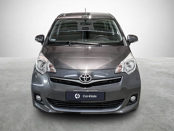 Toyota Verso-S 8 of 24