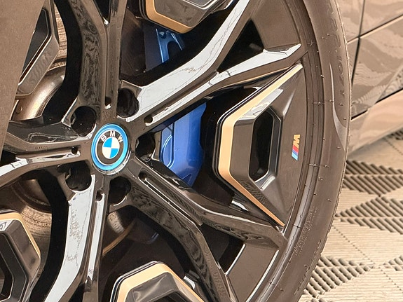 BMW iX 6 of 30