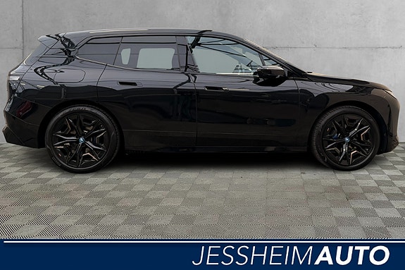 BMW iX 13 of 30