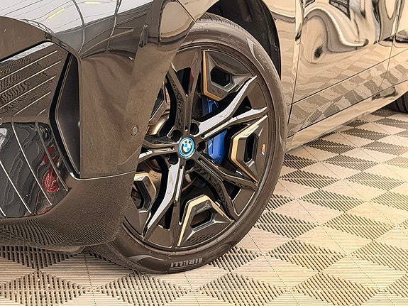 BMW iX 5 of 30