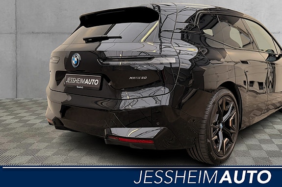 BMW iX 8 of 30