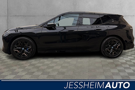 BMW iX 11 of 30