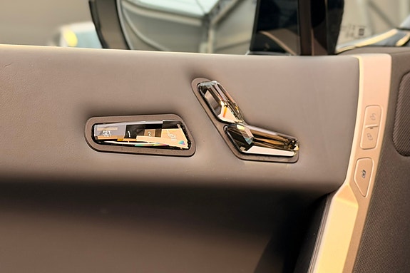 BMW iX 25 of 30