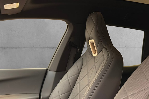 BMW iX 28 of 30