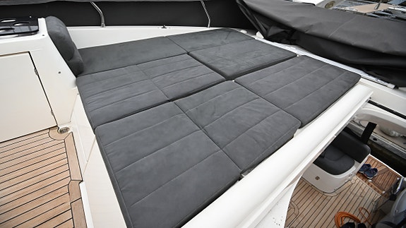 Sealine T47: 3 lugarer 2 bad – Ny kalesje - Nirox - Generator - 2 x ankervinsj 15 of 30