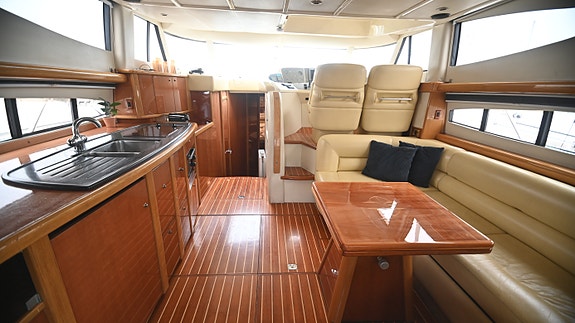Sealine T47: 3 lugarer 2 bad – Ny kalesje - Nirox - Generator - 2 x ankervinsj 24 of 30
