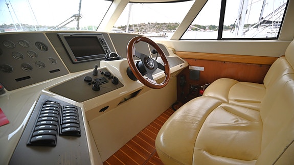 Sealine T47: 3 lugarer 2 bad – Ny kalesje - Nirox - Generator - 2 x ankervinsj 18 of 30