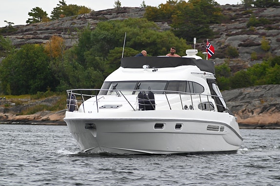 Sealine T47: 3 lugarer 2 bad – Ny kalesje - Nirox - Generator - 2 x ankervinsj 5 of 30