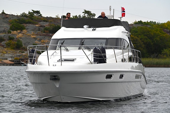 Sealine T47: 3 lugarer 2 bad – Ny kalesje - Nirox - Generator - 2 x ankervinsj 7 of 30