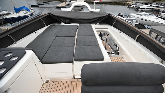 Sealine T47: 3 lugarer 2 bad – Ny kalesje - Nirox - Generator - 2 x ankervinsj 16 of 30