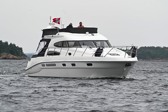 Sealine T47: 3 lugarer 2 bad – Ny kalesje - Nirox - Generator - 2 x ankervinsj 3 of 30