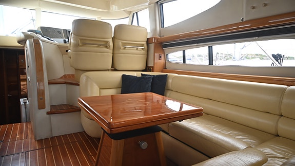 Sealine T47: 3 lugarer 2 bad – Ny kalesje - Nirox - Generator - 2 x ankervinsj 25 of 30