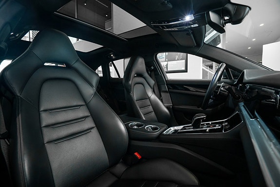 Porsche Panamera 28 of 28