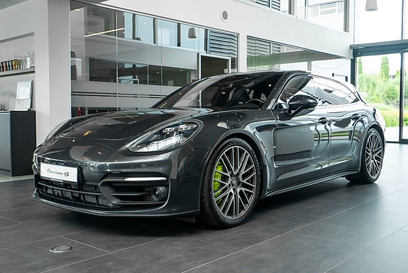 Porsche Panamera 4 of 28