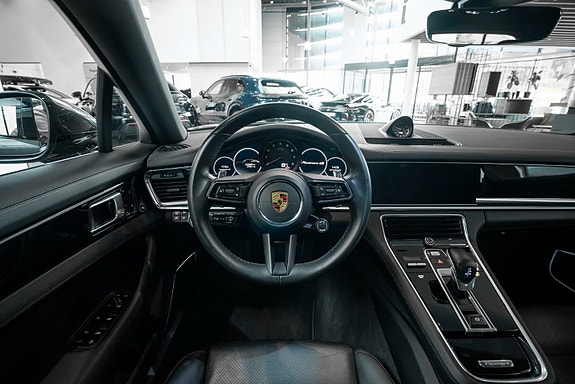 Porsche Panamera 17 of 28
