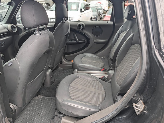 MINI Cooper 14 of 19