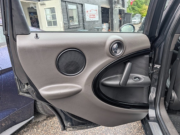 MINI Cooper 13 of 19