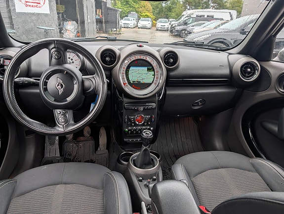 MINI Cooper 17 of 19