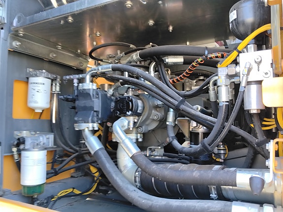 Liebherr 924 20 of 26