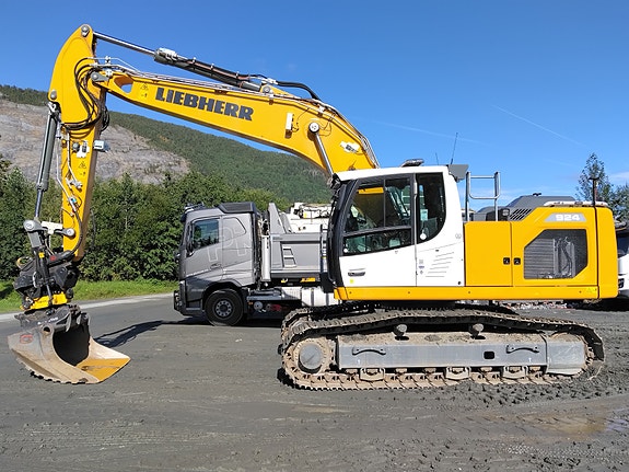 Liebherr 924 2 of 26