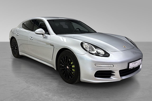 Porsche Panamera 4 of 30