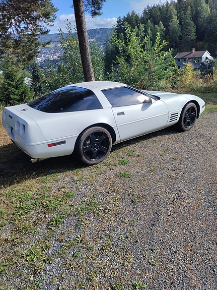 Chevrolet Corvette 4 of 26
