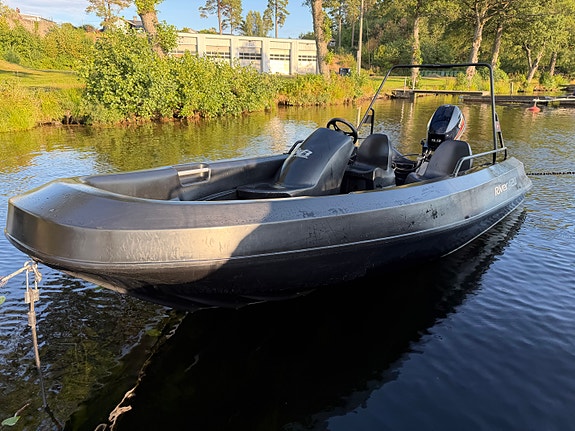 River 420 XR Black Edition 3 of 4