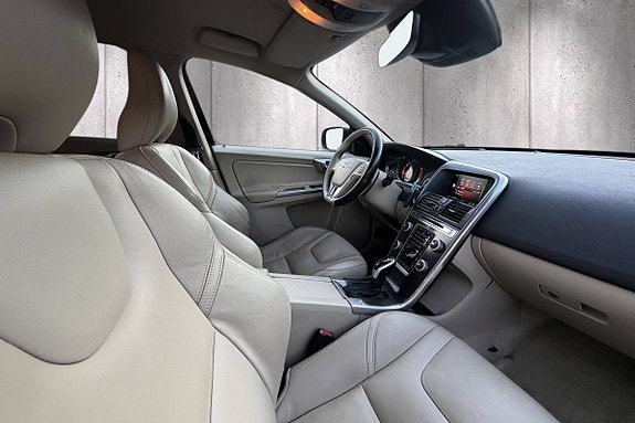 Volvo XC60 8 of 23