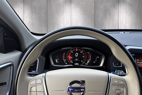Volvo XC60 14 of 23