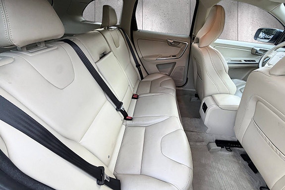 Volvo XC60 15 of 23