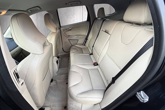 Volvo XC60 16 of 23