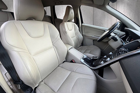Volvo XC60 11 of 23