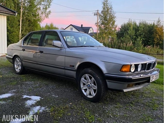BMW 7-Serie 2 of 15