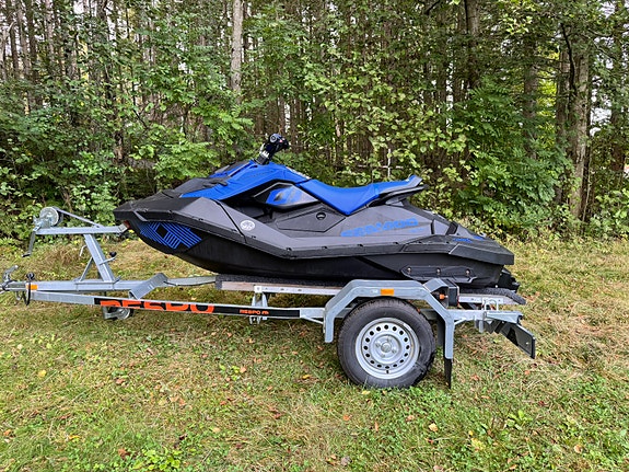 BRP SEA-DOO SPARK TRIXX 2UP 2023 / KUN 19 TIMER / HENGER / BATTERIDREVET HEIS 3 of 29