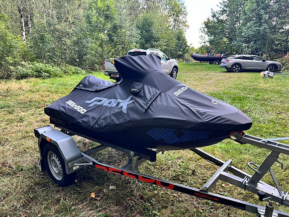 BRP SEA-DOO SPARK TRIXX 2UP 2023 / KUN 19 TIMER / HENGER / BATTERIDREVET HEIS 25 of 29