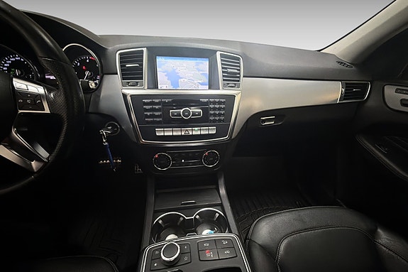 Mercedes-Benz ML350 16 of 17