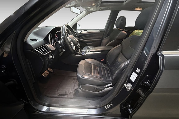 Mercedes-Benz ML350 11 of 17