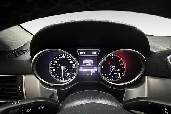 Mercedes-Benz ML350 14 of 17